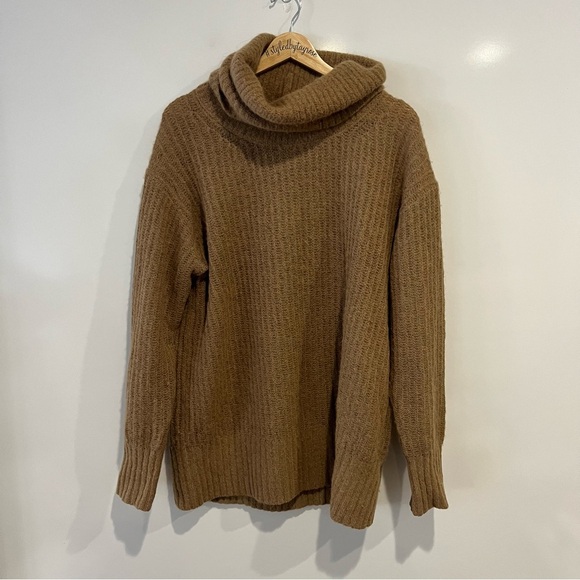 EVERLANE The Alpaca Oversized Ribbed Turtleneck Sweater - Picture 6 of 12